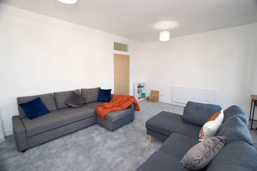 Appartement Beautiful Large 3-Bed Coastal Flat With Parking. à Frinton-on-Sea Extérieur photo