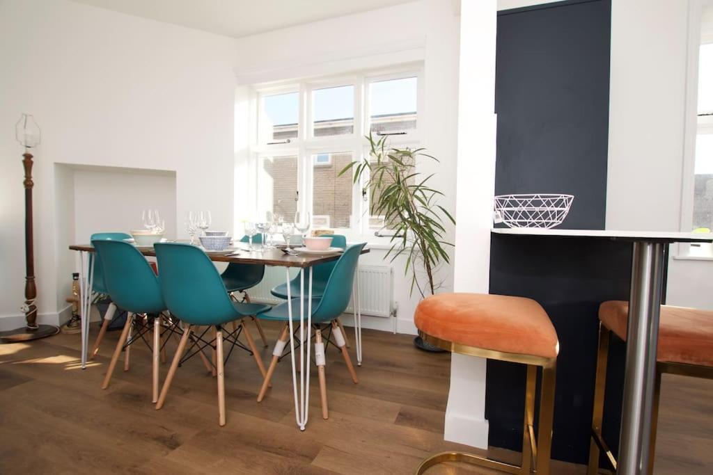 Appartement Beautiful Large 3-Bed Coastal Flat With Parking. à Frinton-on-Sea Extérieur photo