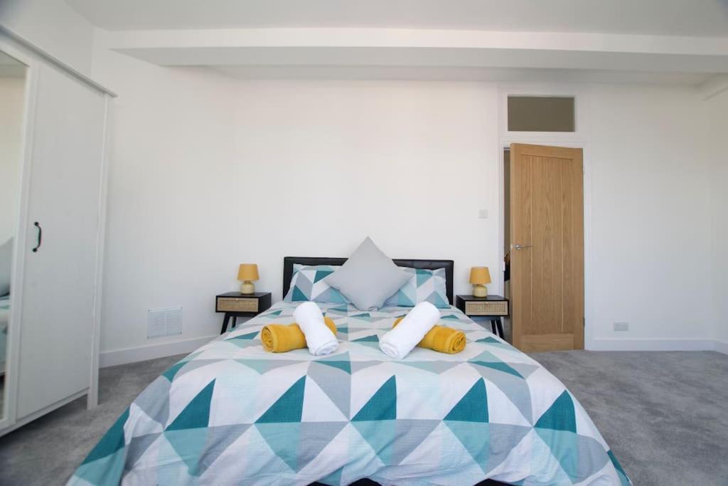 Appartement Beautiful Large 3-Bed Coastal Flat With Parking. à Frinton-on-Sea Extérieur photo