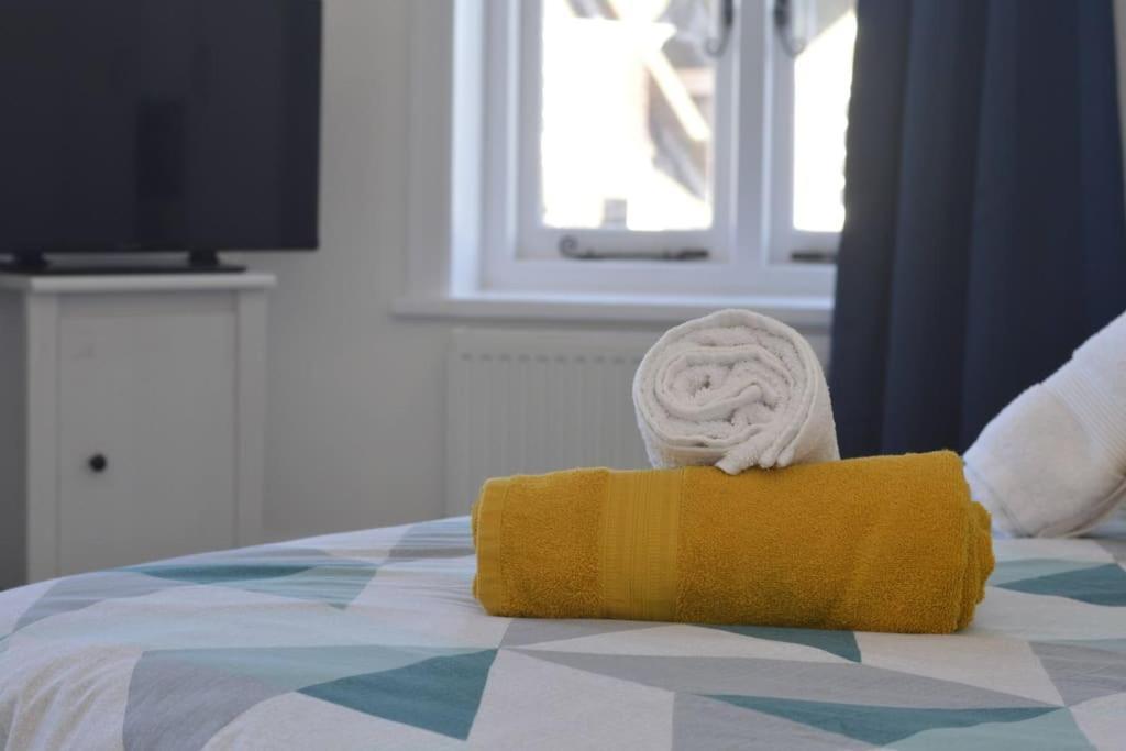 Appartement Beautiful Large 3-Bed Coastal Flat With Parking. à Frinton-on-Sea Extérieur photo