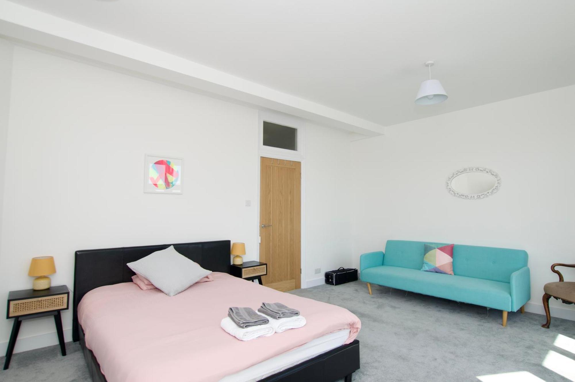 Appartement Beautiful Large 3-Bed Coastal Flat With Parking. à Frinton-on-Sea Extérieur photo