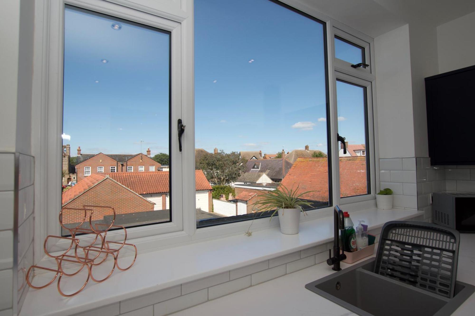 Appartement Beautiful Large 3-Bed Coastal Flat With Parking. à Frinton-on-Sea Extérieur photo