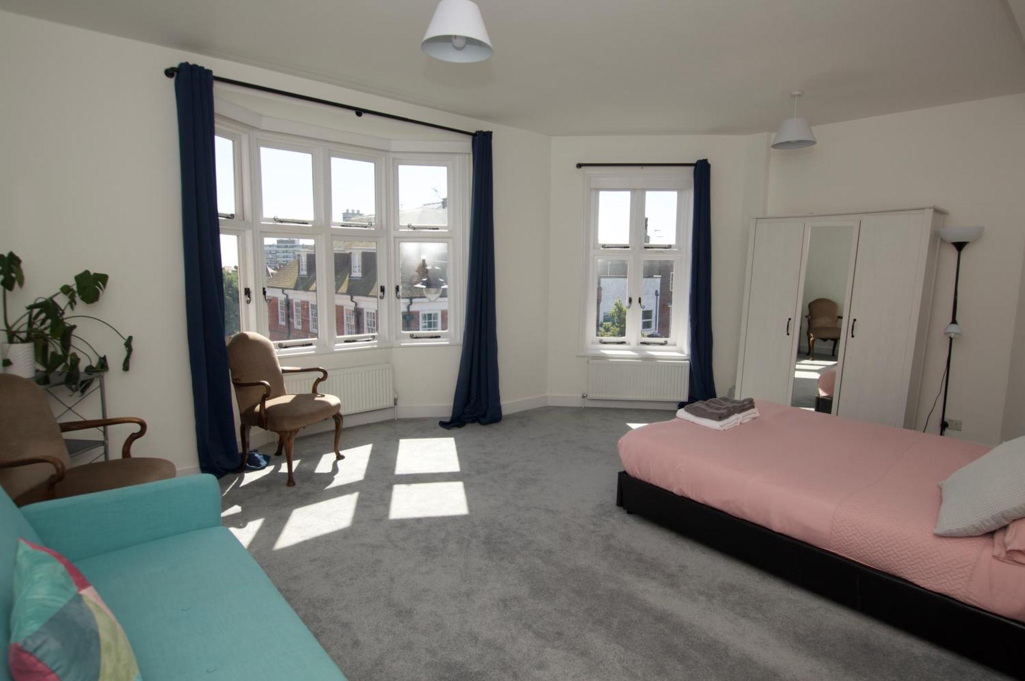 Appartement Beautiful Large 3-Bed Coastal Flat With Parking. à Frinton-on-Sea Extérieur photo