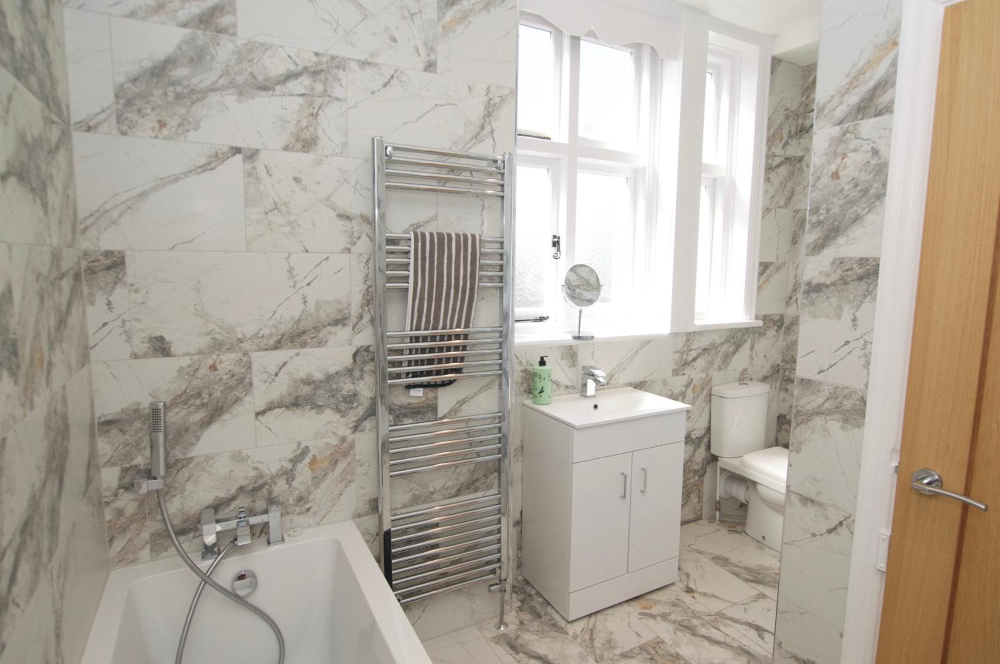 Appartement Beautiful Large 3-Bed Coastal Flat With Parking. à Frinton-on-Sea Extérieur photo