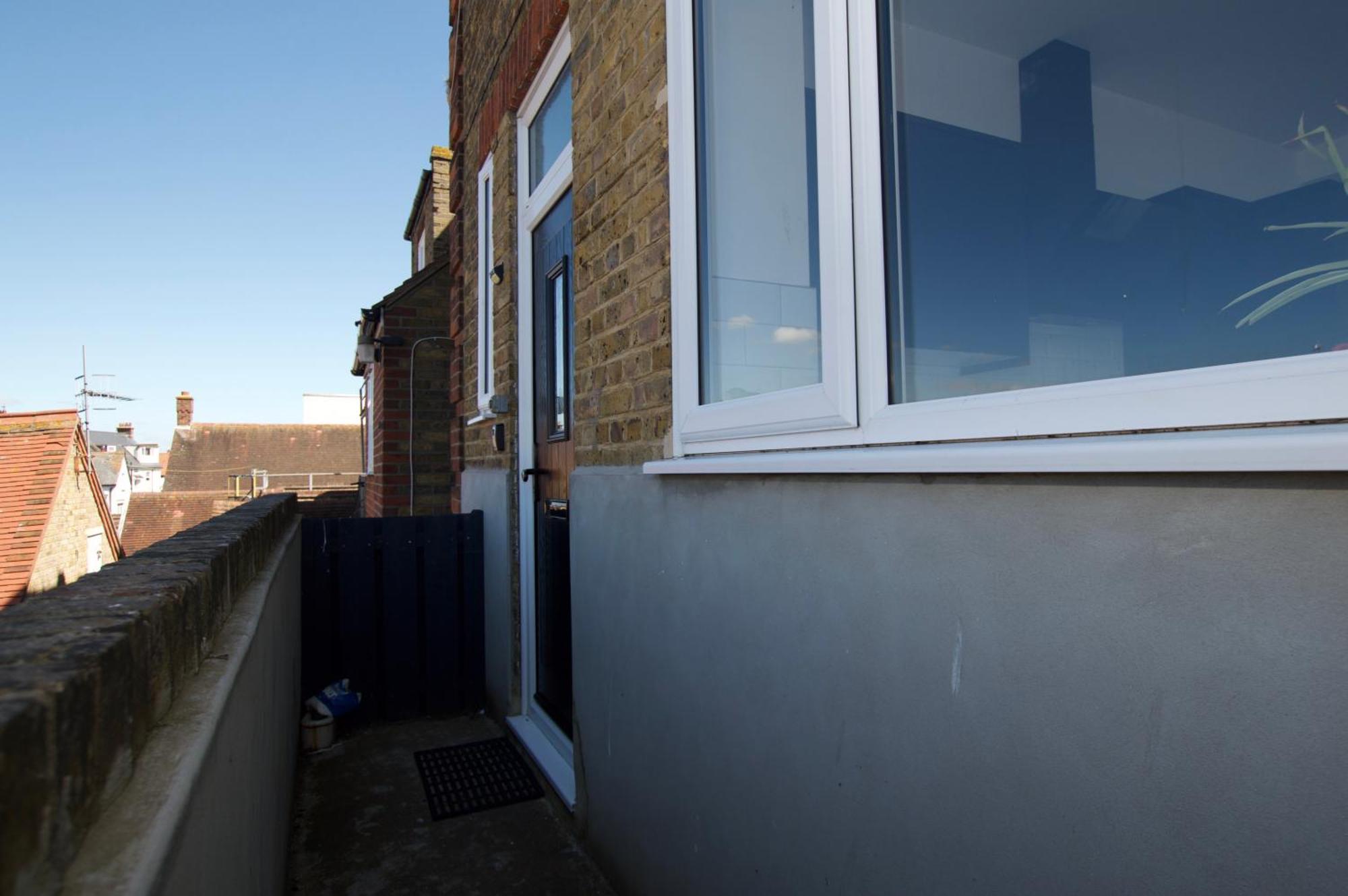 Appartement Beautiful Large 3-Bed Coastal Flat With Parking. à Frinton-on-Sea Extérieur photo
