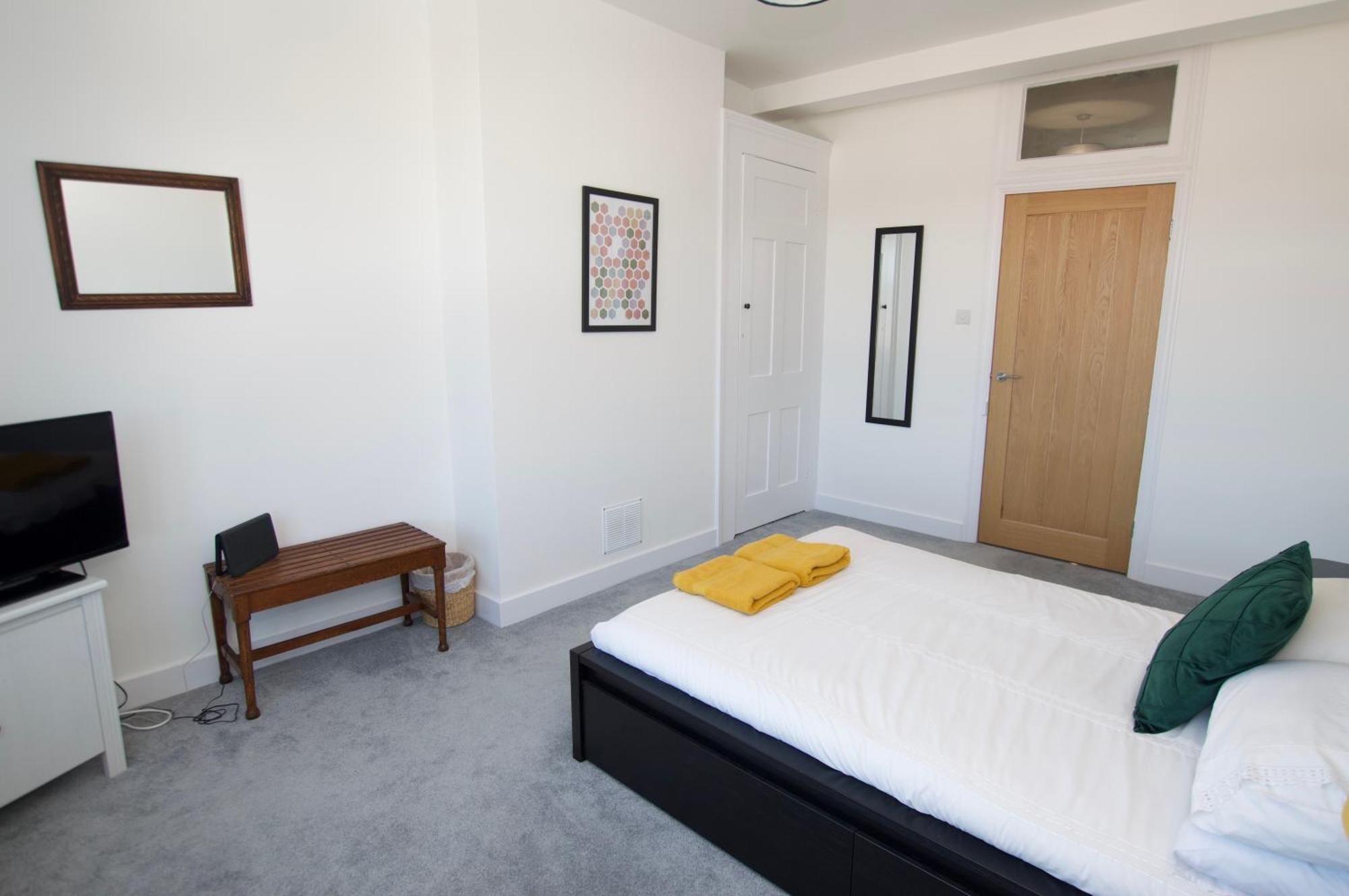 Appartement Beautiful Large 3-Bed Coastal Flat With Parking. à Frinton-on-Sea Extérieur photo