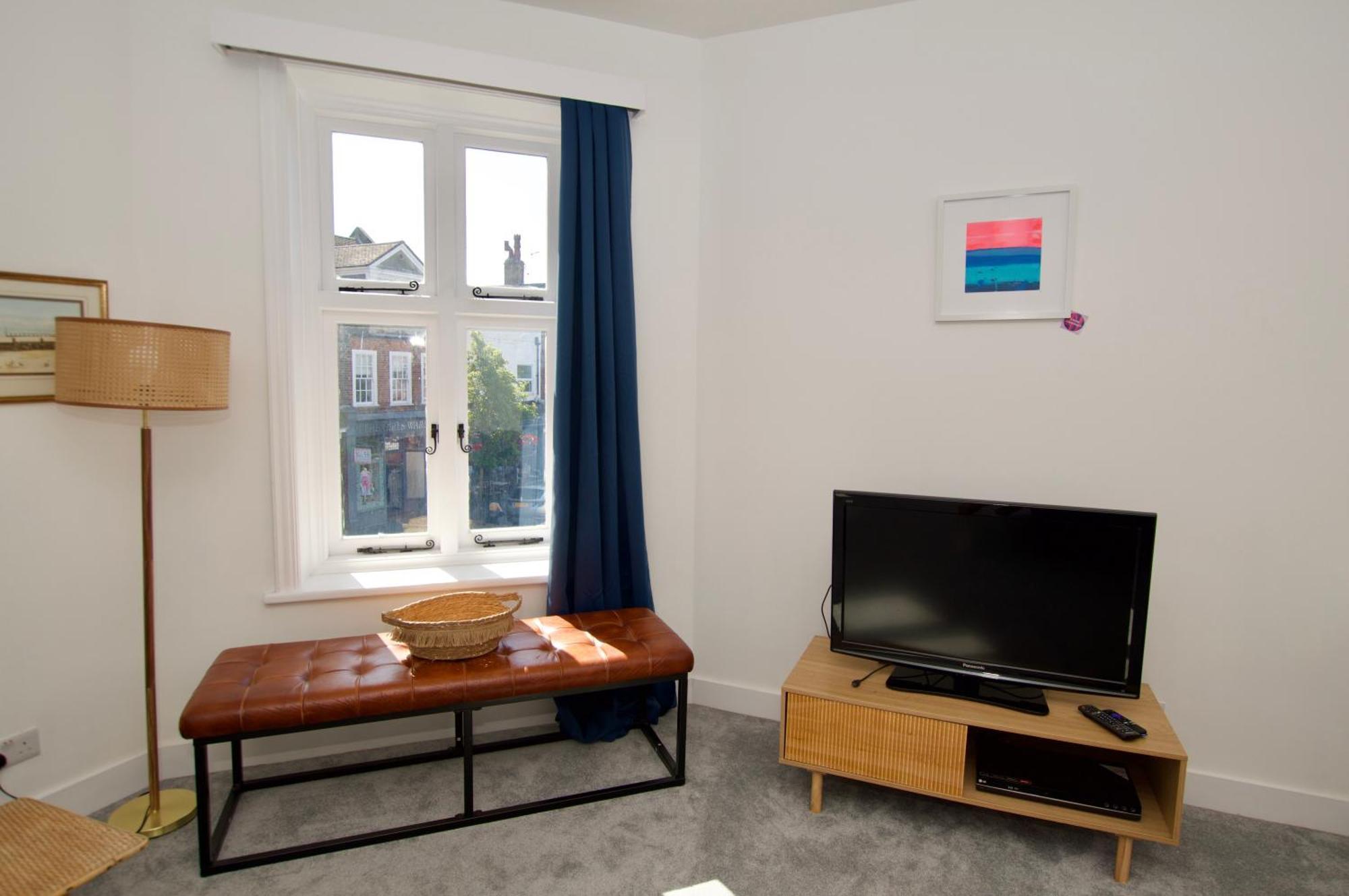 Appartement Beautiful Large 3-Bed Coastal Flat With Parking. à Frinton-on-Sea Extérieur photo